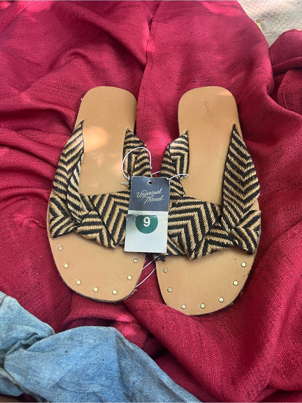 Universal Thread Black & Tan Chevron Knot Slide Sandals